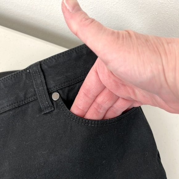 Chico’s ‘So Slimming’ 5 pocket jean with Hidden Fit Technology in Black size 12 - Picture 6 of 12